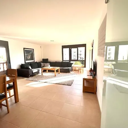 Beautiful 100m In Mar *