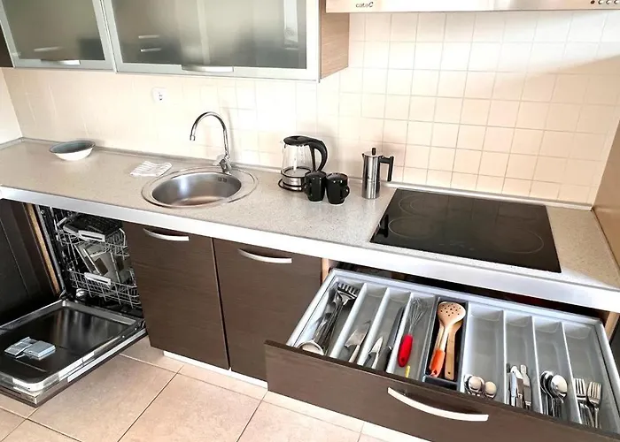 Beautiful 100m In Mar